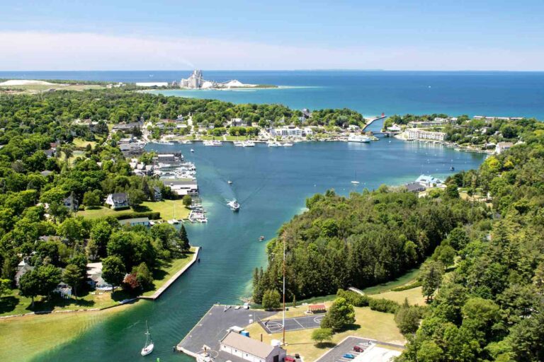 The 15 Best Lake Towns In America