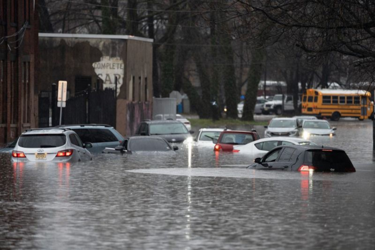 Strong Storm In The Northeastern Us Left At Least 5